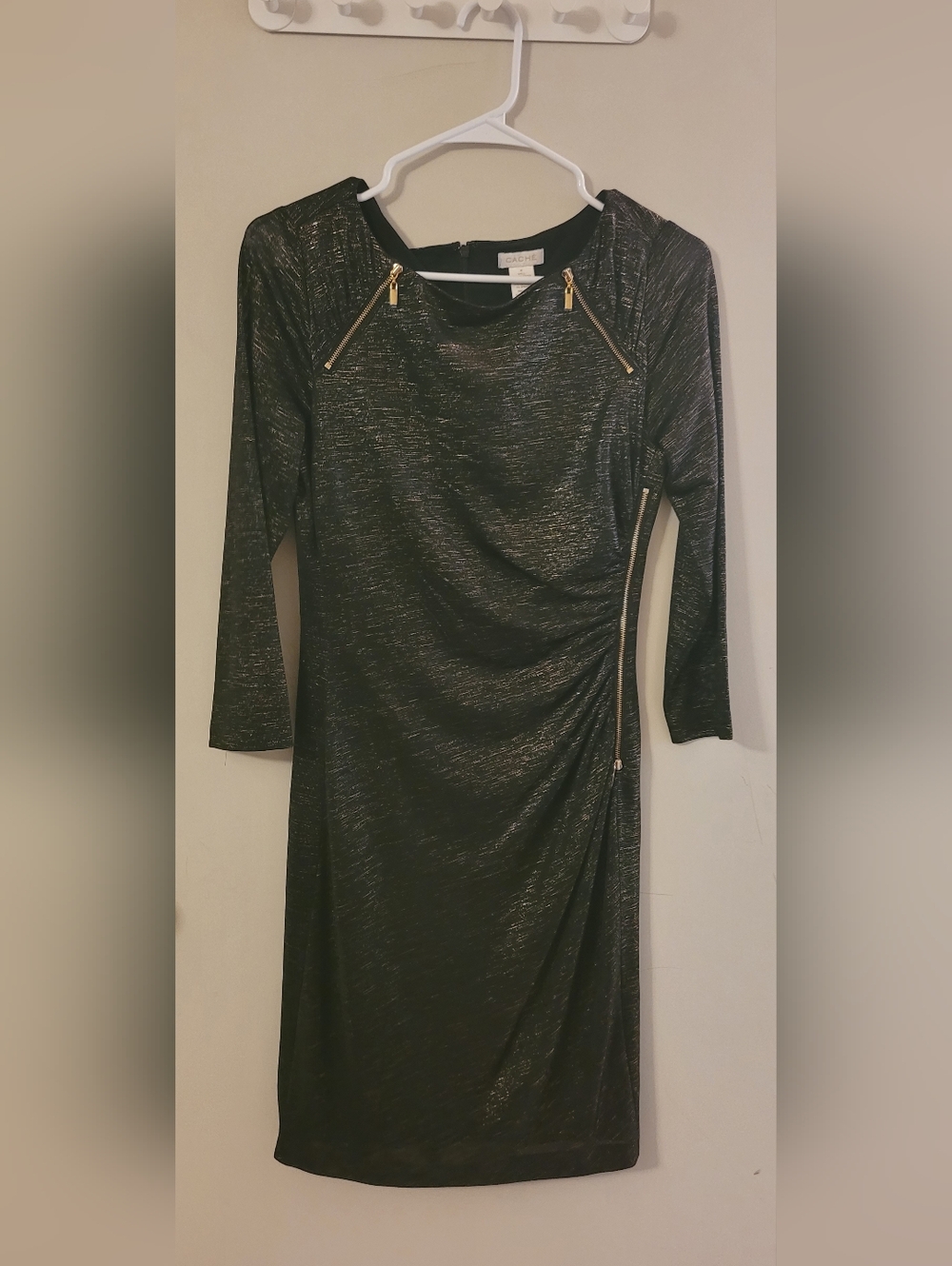 Caché black and gold metallic sheath dresWomen’s Black Metallic Zip-Accent Dress
